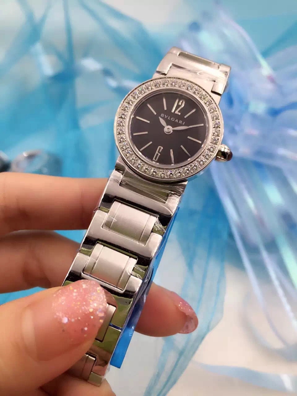 ブルガリ時計正面デザイン